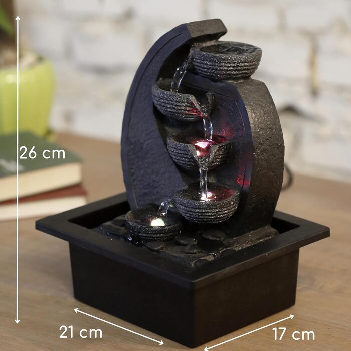 Джерело води Zen'Light Zimmerbrunnen V2 з 4 рівнями, імітація натурального каменю та кольоровим LED-підсвічуванням. Сучасна декор для столу, ідеально для медитації та релаксації. Висота 26 см. Унікальний дизайн.