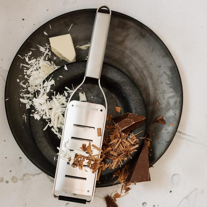 Мікроплан NEUE Professional Serie GROBE Klinge: професійна тертка з нержавіючої сталі для твердого сиру, овочів та спецій | Зроблено в США