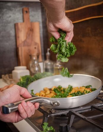 Сковорода Berndes b.free з антипригарним покриттям (28 см) – з переробленого алюмінію, для всіх плит, без PFAS