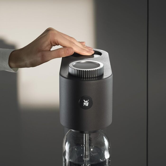 Скляна карафа WMF Basic з кришкою, 0.85 л - для води та напоїв