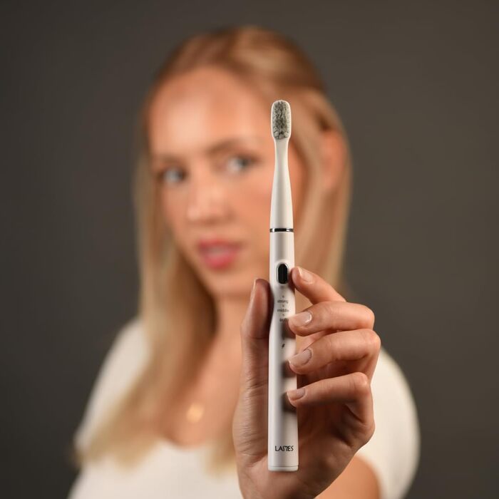 Звукова зубна щітка LAMES ультралегка та компактна, до 100 днів роботи від акумулятора, 3 режими чищення, Smart-Timer, USB зарядка, чорна