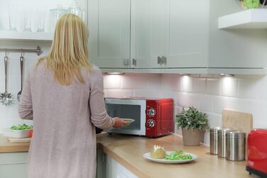 Мікрохвильова піч Russell Hobbs RHMM701C Solo 17л, 700 Вт, червона: 5 рівнів потужності, таймер, розморожування, легке очищення