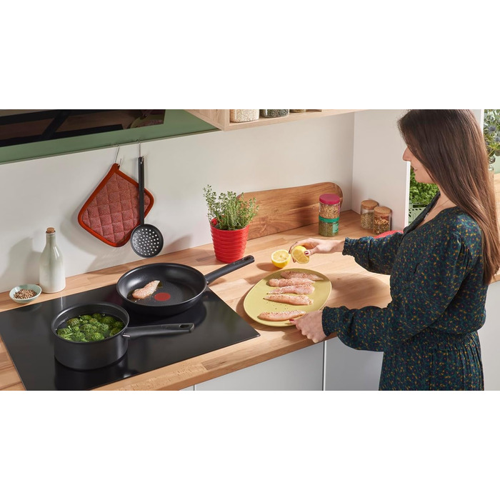 Вок Lagostina Rigenera Green з антипригарним покриттям з 100% переробленого алюмінію, Ø 28 см, для індукційних плит та духовки, з індикатором температури Thermosignal, стійкий до подряпин, ергономічна ручка