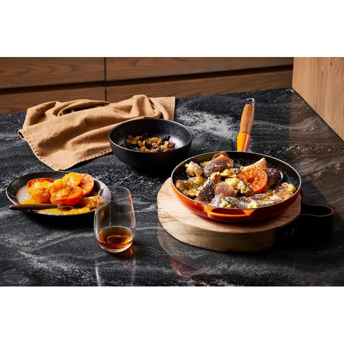 Сковорода Le Creuset Signature з чавуну з дерев'яним ручками, 24 см, кольору 'Огненний Рубін'
