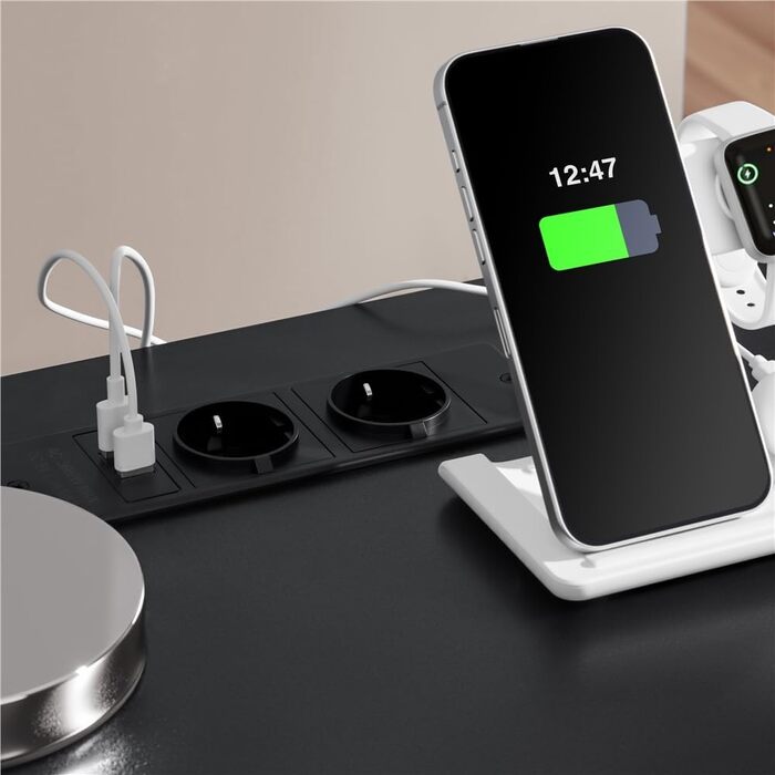 Нічний столик Yaheetech з 3 висувними ящиками, 2 розетками AC та 2 USB-портами, чорний колір. Підходить для спальні/вітальні.