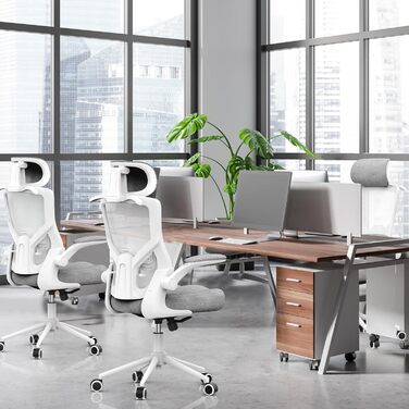 Ергономічне крісло для офісу з регульованою підголівником та поперековою підтримкою – високе офісне крісло з сітчастою спинкою та м'яким сидінням, вішалка для одягу та функцією блокування (білий та сірий)