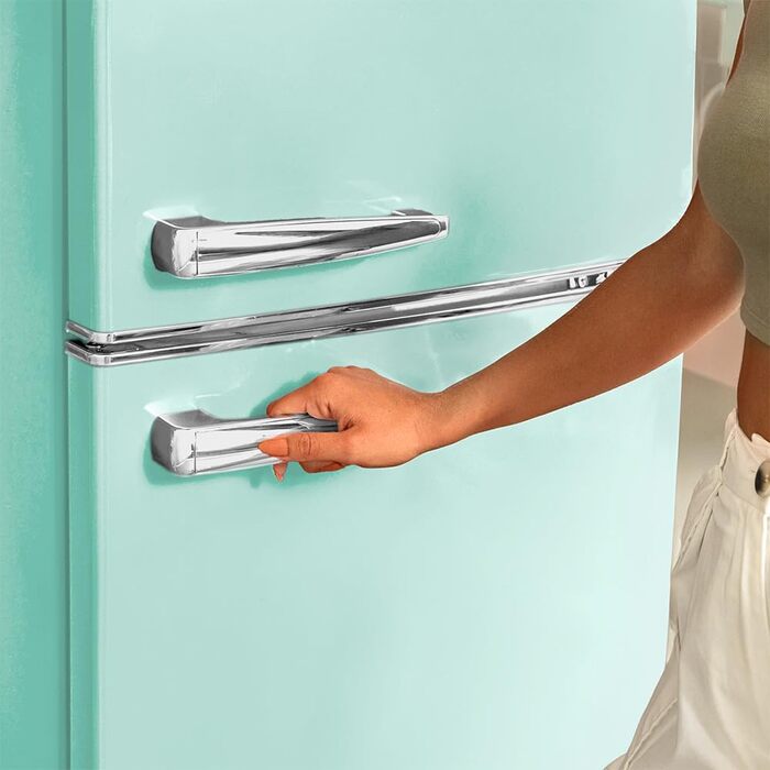 Холодильник Cecotec Bolero CoolMarket 2D Origin 86L: 89,3 см, 48,7 см, 86 л, Клас E, з відділенням для льоду, внутрішнім освітленням, хромованим ручками