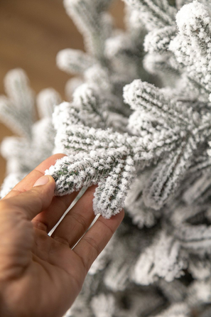 Ялинка лита 'Віденська' ЗАСНІЖЕНА 2,30м