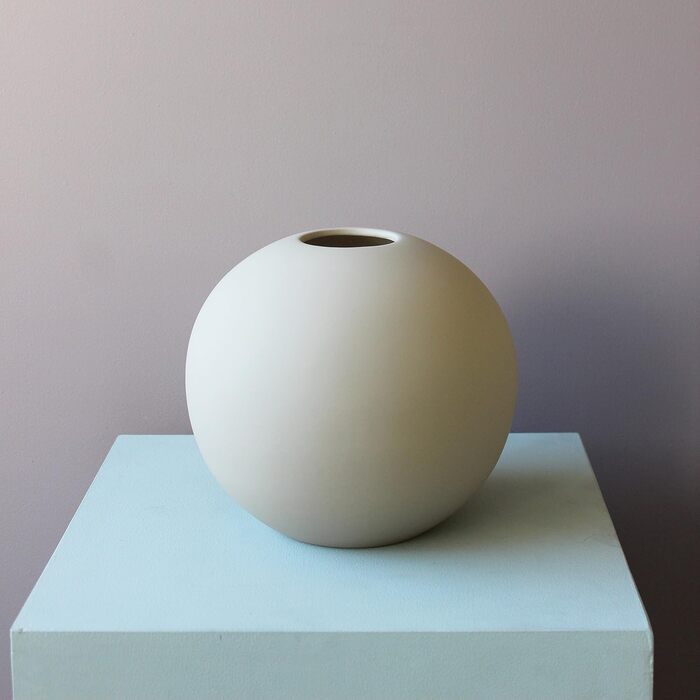 Ваза для квітів Cooee Design Ball 20см, пісочний колір