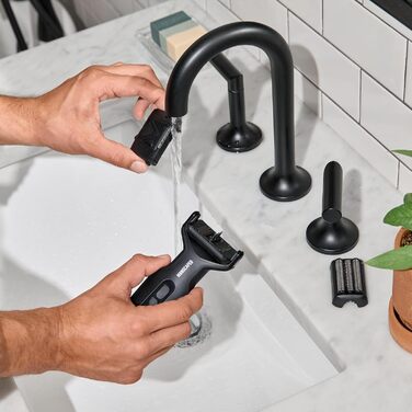 Електричний тример для тіла MANSCAPED® The Chairman™ Plus з двома насадками, SkinSafe®-фільтром та прецизійними ножами, USB-C зарядка, для делікатної стрижки