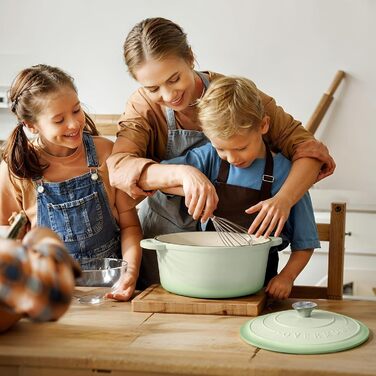 Чавунна казан-каструля Overmont з емалевим покриттям 26см, 5.2л, Bean Green — універсальний горщик для тушкування та запікання з кришкою та кулінарною книгою