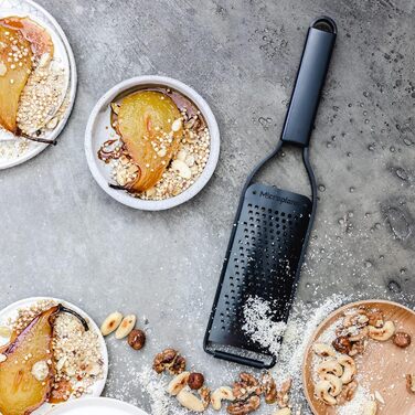 Терка кухонна Microplane Grob з нержавіючою сталлю, Made in USA, для сиру, моркви, імбиру, кокосу та хріну, серія Black Sheep, чорна, велика решітка