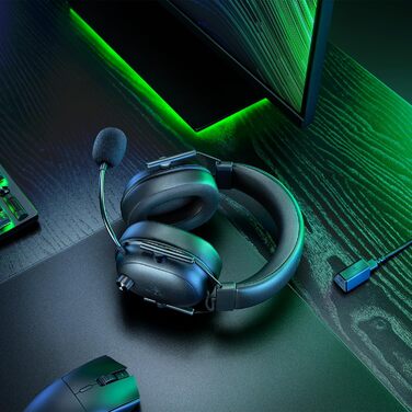Razer BlackShark V2 HyperSpeed: Бездротові ігрові навушники для ПК (280г, мікрофон HyperClear, драйвер TriForce Titanium 50 мм, Bluetooth, чорний)
