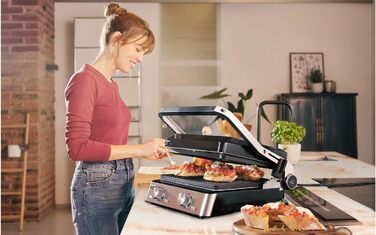 Електричний гриль Braun MultiGrill 7 CG7020: 3-в-1 (контактний гриль, барбекю, духовка), 2000W, велика поверхня (12 бургеров), плаваюча пластина, плаваюча гратильниця, миється в посудомийній машині, регулювання температури