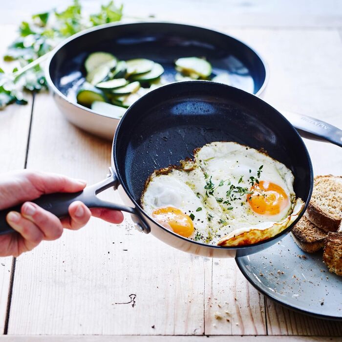 Набір сковорідок GreenPan Venice Pro Noir 26см та 30см, нержавіюча сталь, антипригарне покриття Ceramic, чорний матовий гриб, без PFAS, для індукційних плит, придатні для миття в посудомийній машині, термостійкі, сріблясті