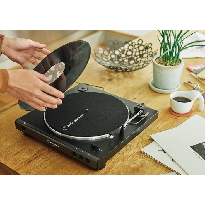 Програвач вінілу Audio-Technica LP60XBTBK з Bluetooth, автоматичний, ремінний привід, чорний, аналоговий стерео
