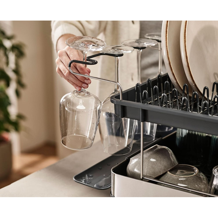 Сушарка для посуду Joseph Joseph Extend з нержавіючої сталі, висувна, компактна, з підставкою для столових приборів та поворотним зливом (2 яруси, сіра)