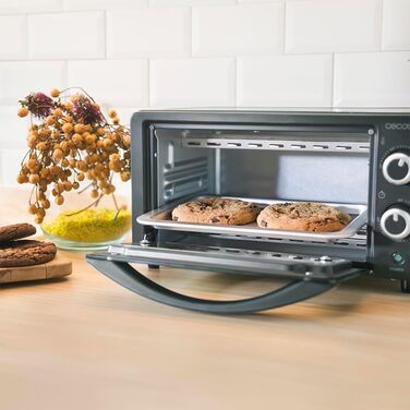 Електрична піч Cecotec Bake&Toast 1090 Black, 10 л, 1000 Вт, таймер 60 хв, регулювання температури до 230ºC, дека, решітка-гриль та щипці з ручкою