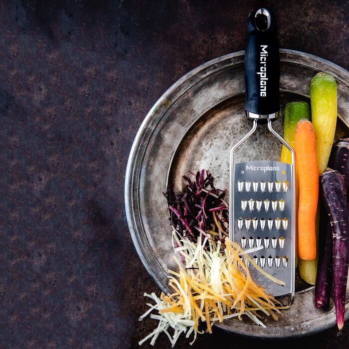 Терка кухонна Microplane Fine Julienne для овочів та фруктів (чорна, з нержавіючої сталі) - Made in USA