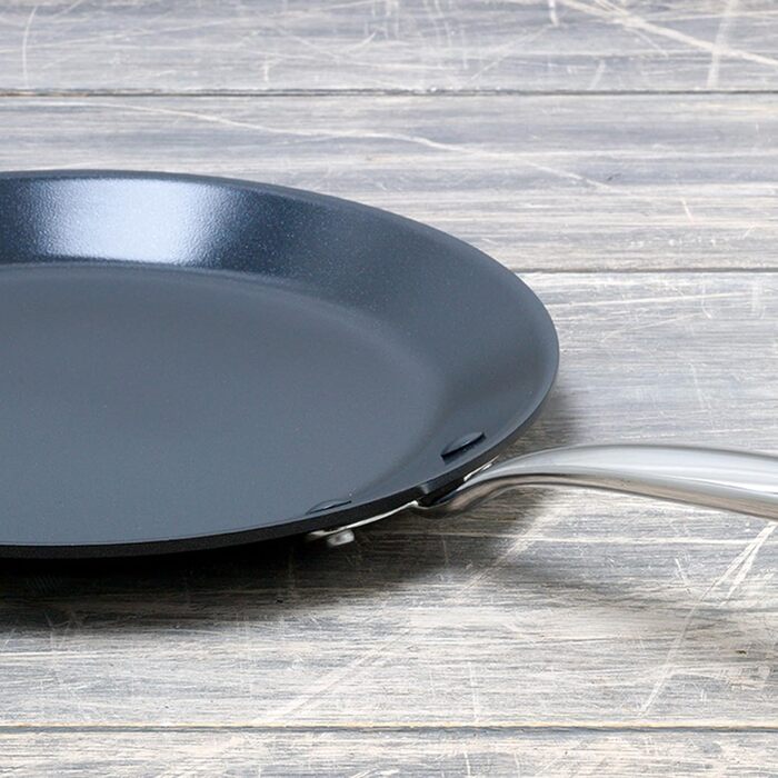 GreenPan Barcelona: сковорода з антипригарним покриттям Ceramic, 28 см, індукція, чорна