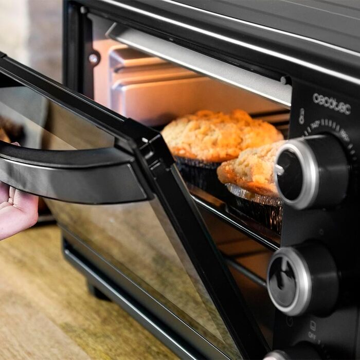 Електрична піч Cecotec Bake&Toast 2300 Black, 23 л, 1500 Вт, до 230°C, 3 режими (гриль, під-нагрів, комбінований), скляна дверцята, таймер 60 хв, піддон для крихт. Чорний колір
