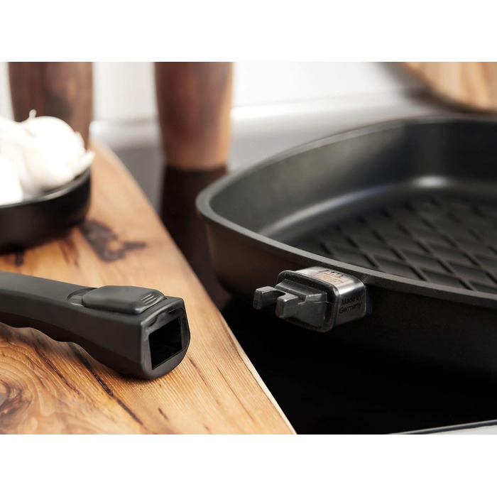 Гусятниця AMT Gastroguss 28x28 см, 5 см, BBQ-дно, знімна ручка, алюмінієва, антипригарне покриття Lotan, не для індукції