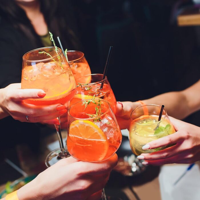 Набір коктейльних келихів SCHOTT ZWIESEL After Work Drinks: 4 склянки з Tritan-кришталю, 4 скляні трубочки та щітка для чищення, стійкі до миття в посудомийній машині, Made in Germany