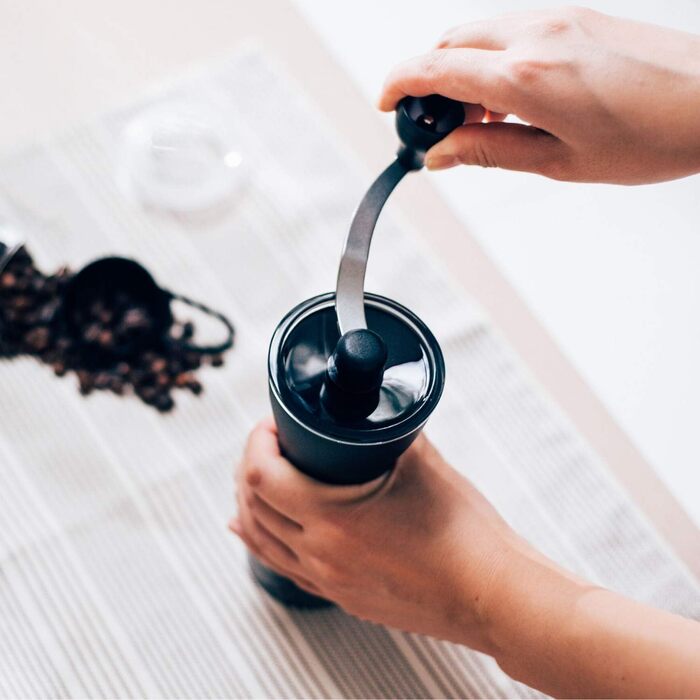Кавомолка Hario Mini Mühle Slim Plus чорного кольору