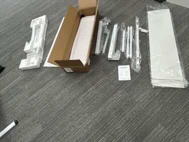 Стіл для роботи з регулюванням висоти 120×60 см, білий, ручне керування, стільниця з ДСП стійка до подряпин і забруднень, посилена металева рама з вуглецевої сталі