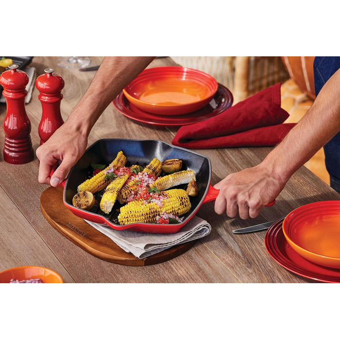 Сковорода-гриль LE CREUSET Signature з чавуну, квадратна, 26 см, для всіх типів плит (включно з індукційними), 2,86 кг, колір: рудо-червоний (Flint)