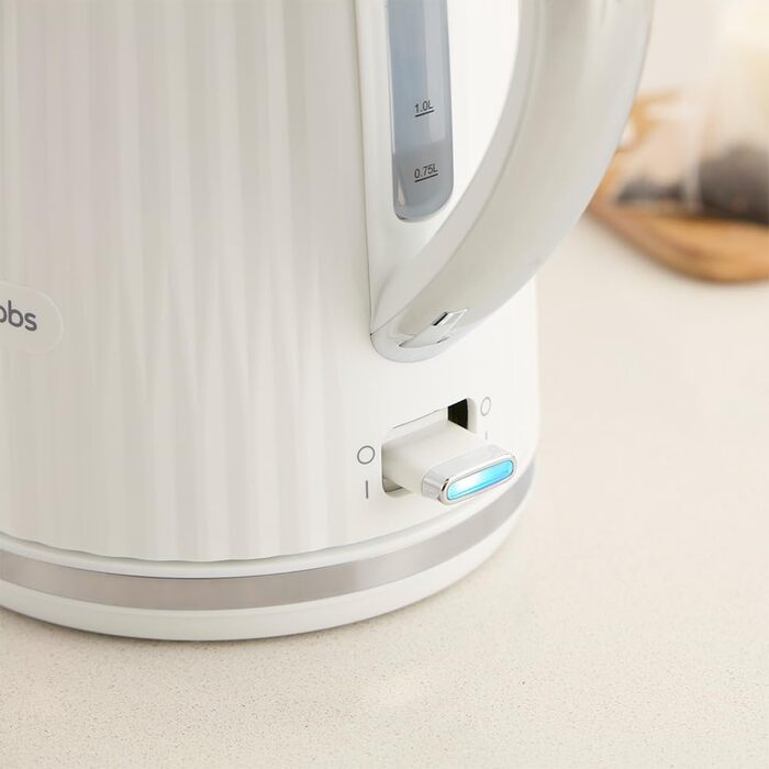 Електричний чайник Russell Hobbs Eden 1.7 л, 2400 Вт, колір малиновий (Raspberry), нержавіюча сталь, зі знімним фільтром від накипу, модель 27362-70