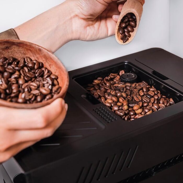 Кавомашина автоматична Cecotec Cremmaet Compact Steam 1350 Вт, 19 бар, з вбудованою кавомолкою та резервуаром 1.1 л