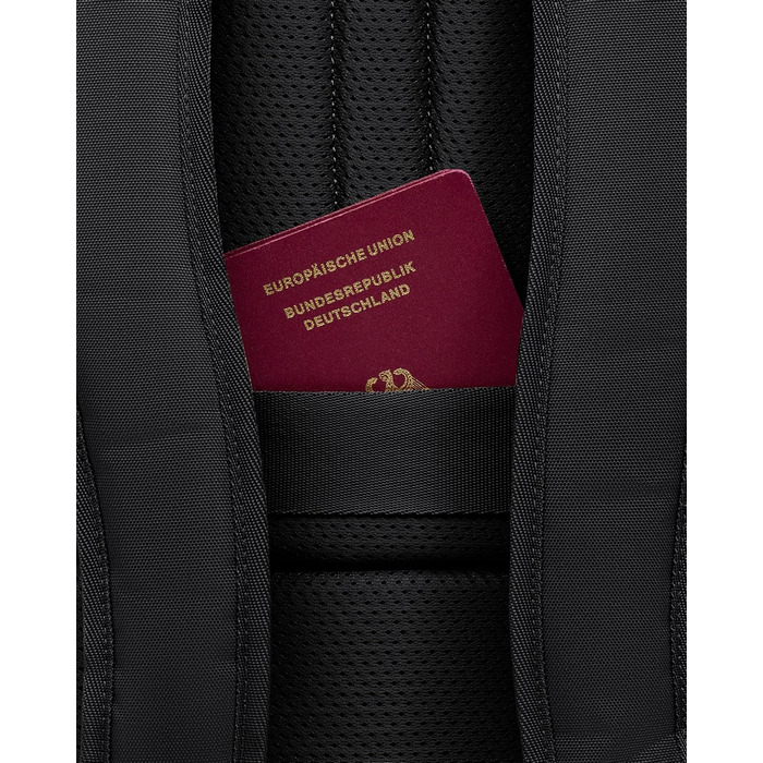 Рюкзак для ноутбука Johnny Urban Finn Medium чорний, унісекс