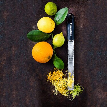 Терка Microplane для цедри, сиру, імбиру та шоколаду, з тонким лезом з нержавіючої сталі, чорна, виробництво США, 325×35×30 мм