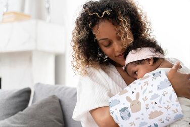 Подушка для годування Amilian Baby klein з наповнювачем, 22x20 см, для подорожей, з рукавом для рук