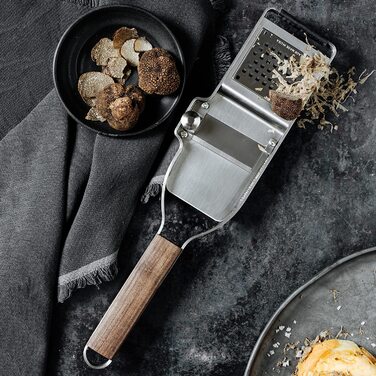 Трюфельна терка Microplane Master з ручкою з волоського горіха та лезами з нержавіючої сталі, для трюфелів, твердого сиру, часнику, грибів і шоколаду, вироблено в США