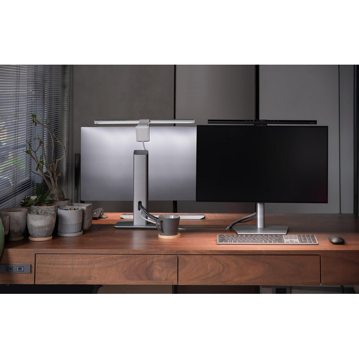 BenQ ScreenBar Pro LED лампа для монітора – безвідблисккове світло, автоматичне вмикання/вимикання, універсальна клямка, надширока підсвітка, регульована колірна температура та яскравість, автоматичне регулювання яскравості, чорний (сріблястий)