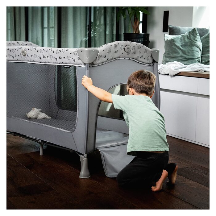 Дитяче туристичне ліжечко Hauck Sleep N Play Center Teddy Grey з люлькою для новонароджених, пеленатором, сумкою для транспортування, колесами, лазом, компактне складання, для малюків від народження до 15 кг