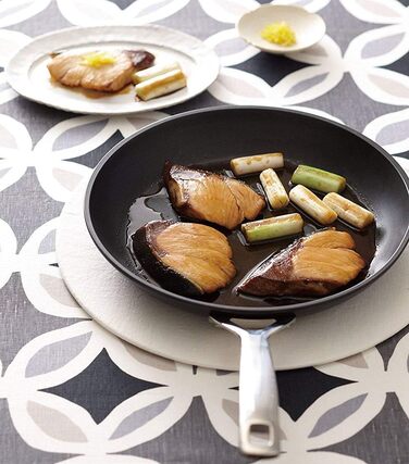 Сковорода Le Creuset антипригарна алюмінієва, 28 см, для всіх типів плит, включно з індукцією, антрацит/срібло