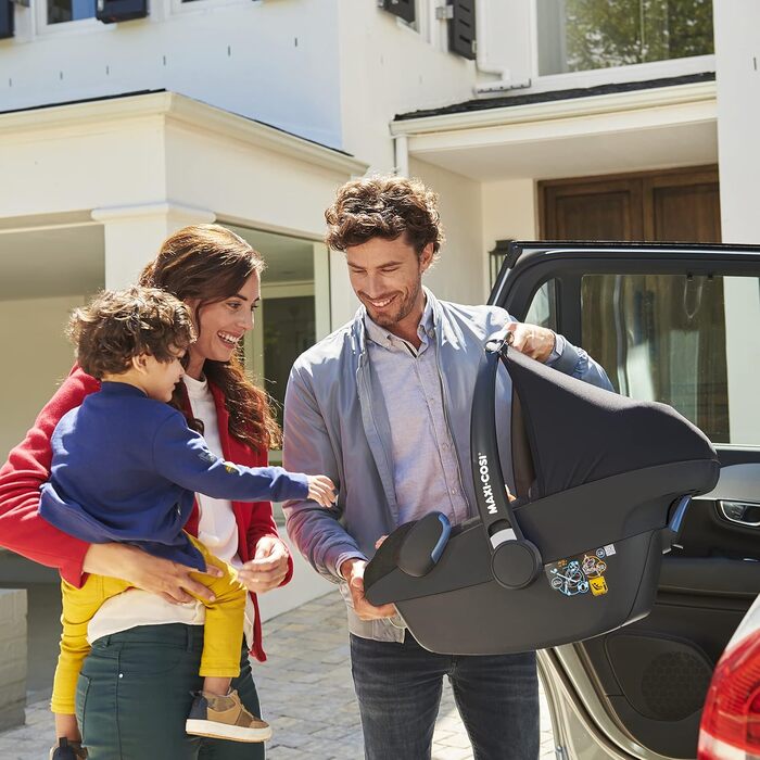 Автокрісло для новонароджених Maxi-Cosi Pebble Pro i-Size (0-12 місяців, 45-75 см), Essential Black