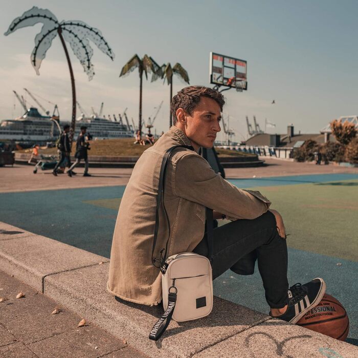 Сумка через плече Johnny Urban Luis бежева, водостійка, спортивна, для чоловіків і жінок, маленька для відпочинку та подорожей