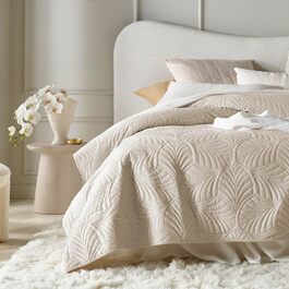 Покривало ROOM99 Feel Elegante велюрове кремове 200x220 см – універсальна стьобана накидка на ліжко чи диван, стильний декор, преміум-якість