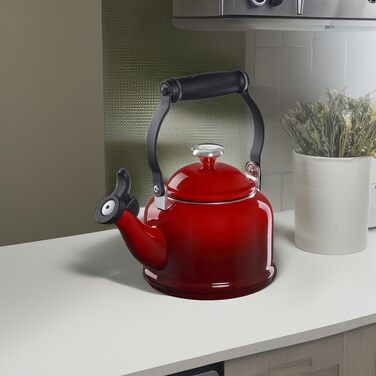 Чайник Le Creuset Halber зі сталі з емалевим покриттям та металевим фінішем, 1.25 л, колір Вишня
