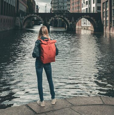 Міський рюкзак Johnny Urban Robin Large для жінок і чоловіків, 18-22 л, з відділенням для ноутбука 16'', водостійкий, з переробленого PET, сіро-бежевий