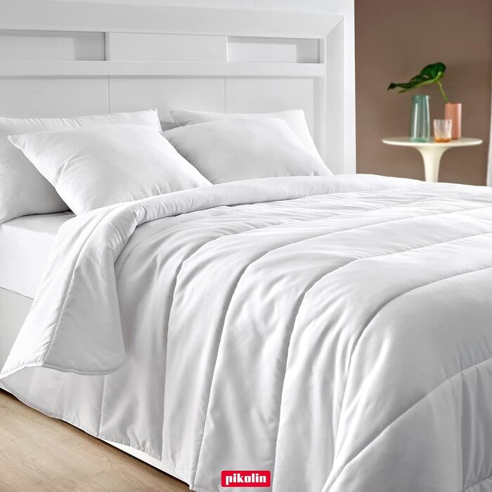 Літня ковдра PIKOLIN 260x240 см, легка з наповнювачем Aloe Vera (150г/м²), гіпоалергенна та дихаюча, біла