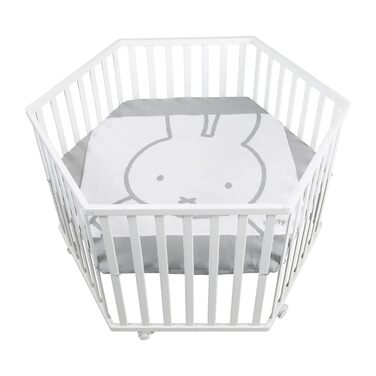 Дитячий манеж шестикутний roba з вкладкою Miffy, 3-рівневе регулювання, мобільний дерев'яний білий манеж на колесах