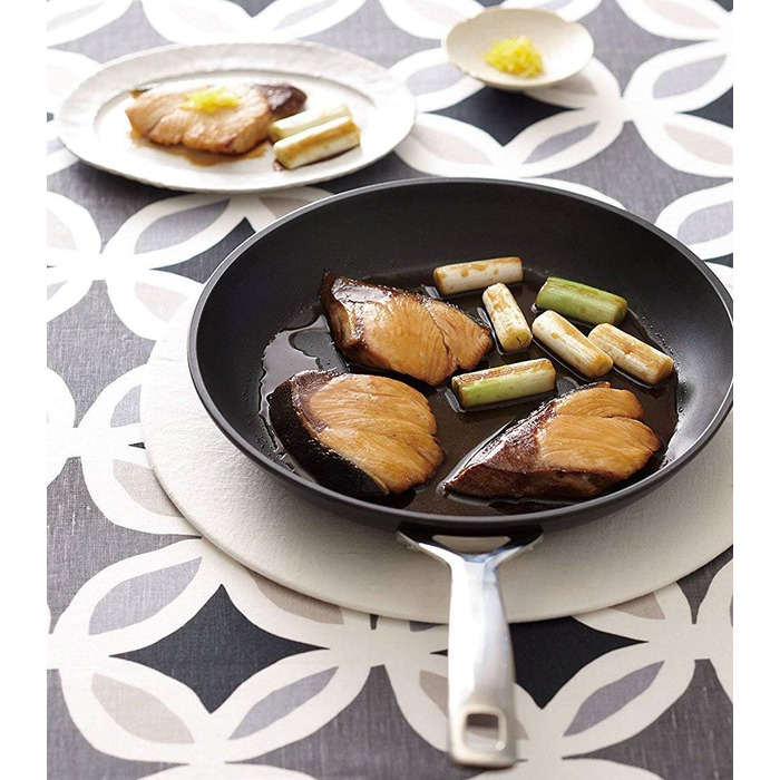 Сковорода Le Creuset антипригарна алюмінієва, 28 см, для всіх типів плит, включно з індукцією, антрацит/срібло