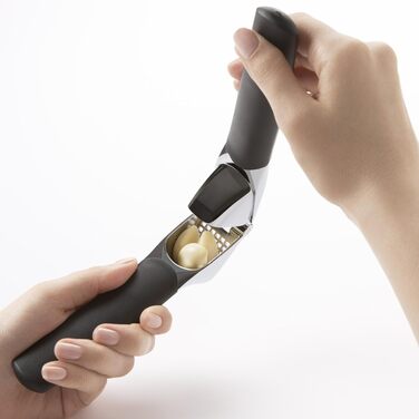 Прес для часнику OXO Good Grips, чорний