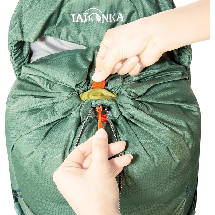 Рюкзак для туризму Tatonka Hike Pack 22, 22 л, з вентиляцією спини та дощовиком, салатовий