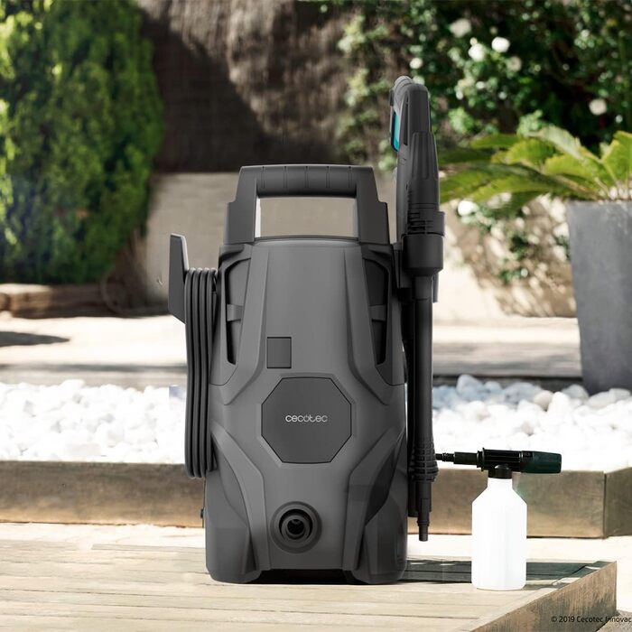 Мийка високого тиску Cecotec HydroBoost 1400 Essential: 1400 Вт, для дому, саду та авто, 105 бар, 426 л/год, алюмінієвий насос, радіус дії 9 м, багатокольорова, 1 насадка + пляшка для миючого засобу